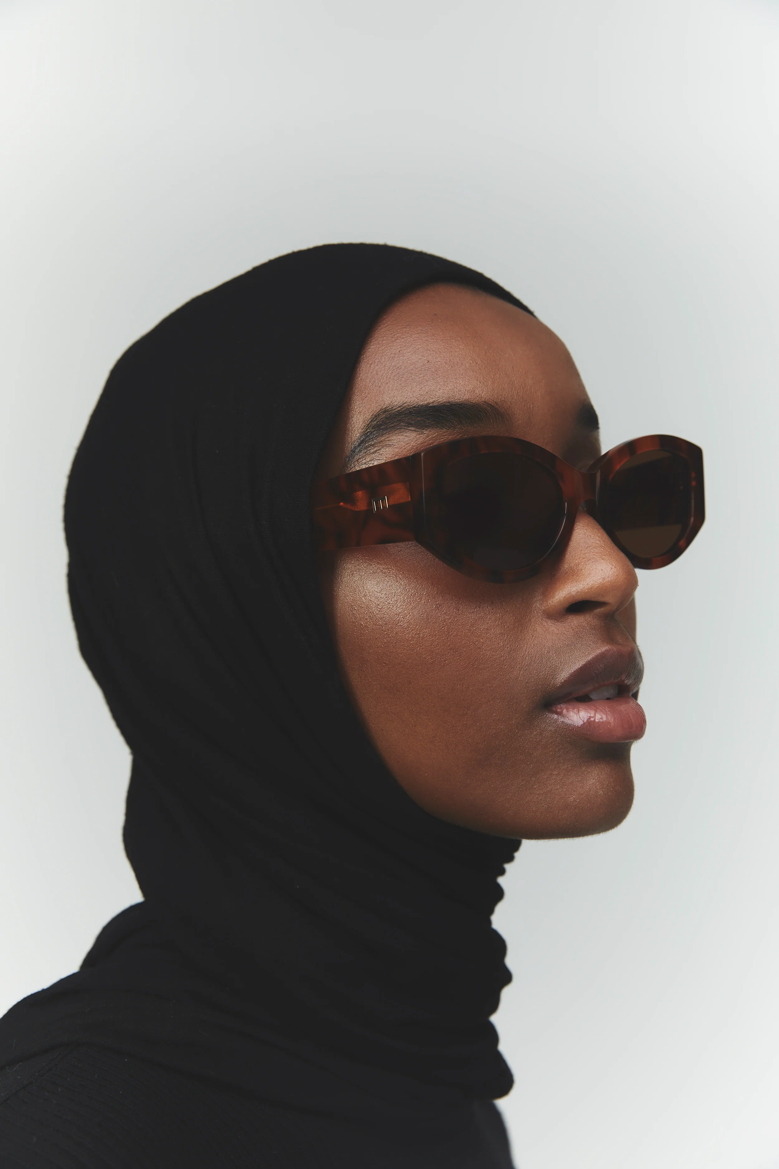 Jeannie in Brown Tortoise - Image 3