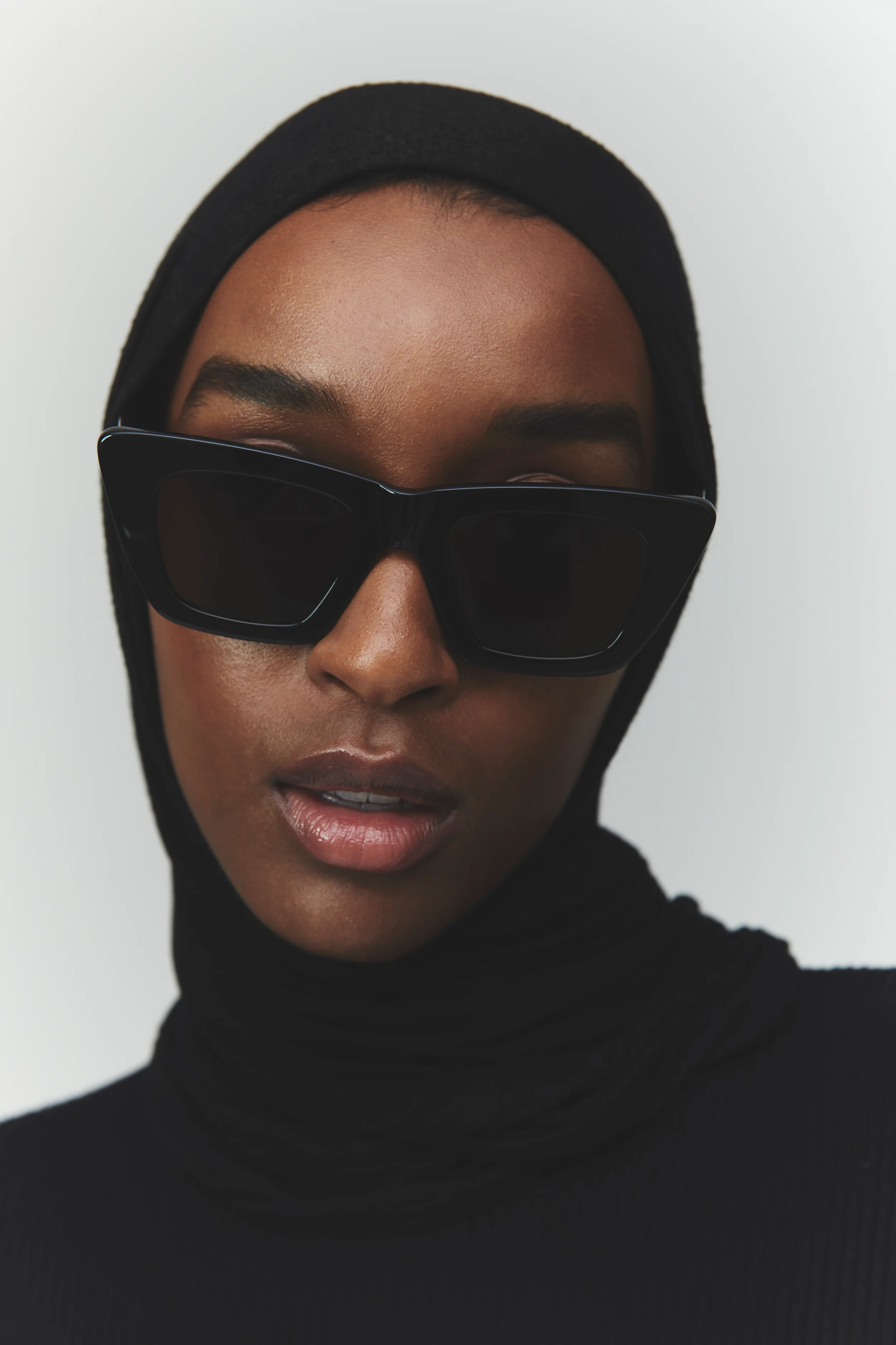 Lori in Gloss Black - Image 3